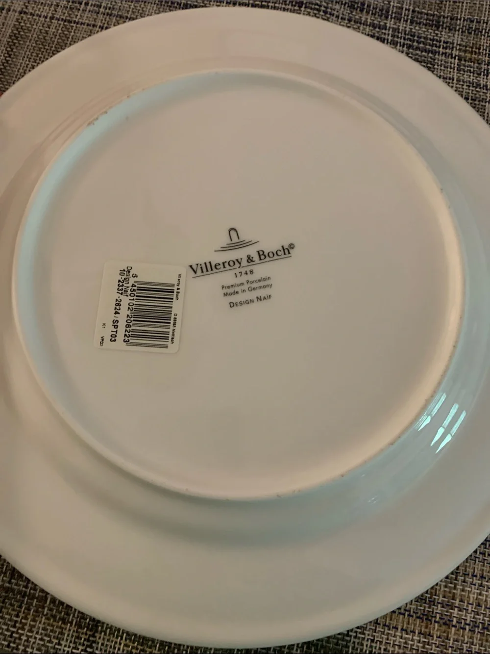 Villeroy & Boch Porcelain Plate with Blue Sky and Purple Farm Scene (set of 2) - Picture 2 of 4